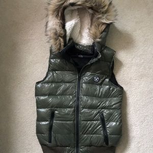 Army green American Eagle vest with hood